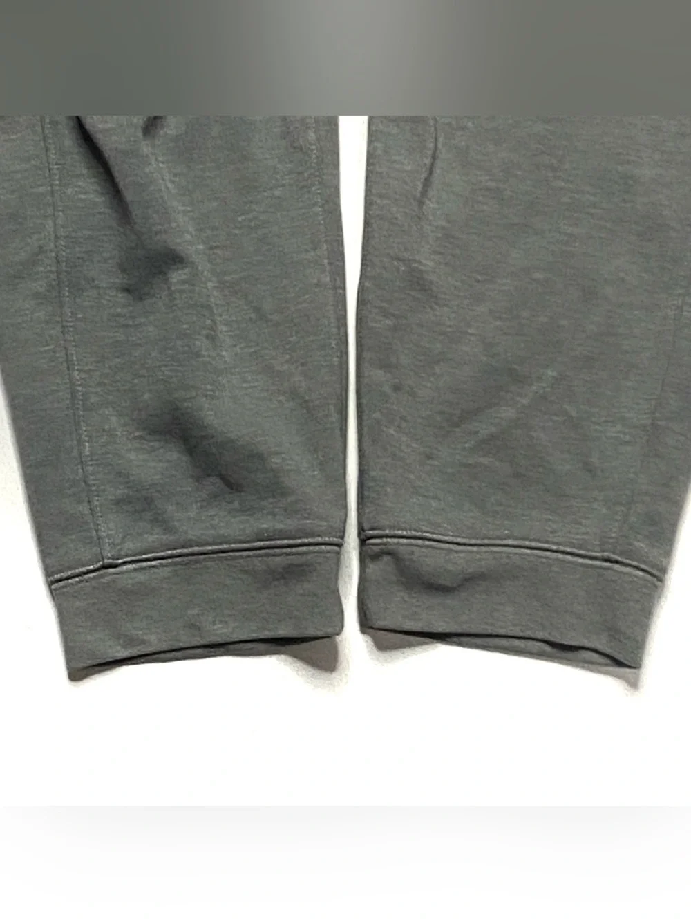 Nike Air Jordan Men’s Dark Gray Dri-Fit Tailored Slim Fit Joggers Sweatpants M